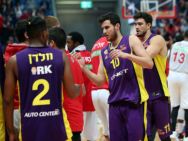 חולון בעונה טובה. זה יספיק לתואר? (מנהלת)