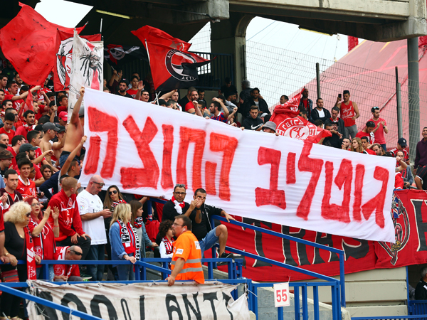 "מנסה לפתור את הסכסוך בין האוהדים לגוטליב" (דני מרון)