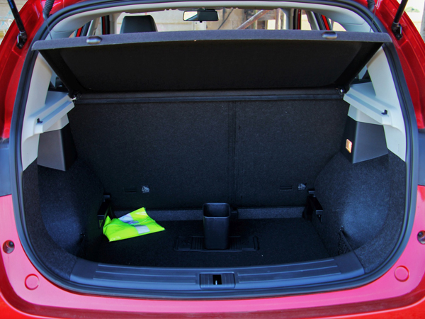 תא מטען בנפח 488 ליטרים (צילום: אופיר דואק)