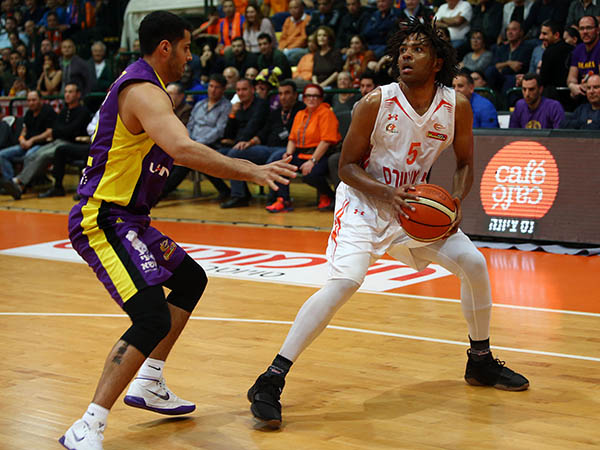 וואייט. התקשה מול האקסית (מנהלת)