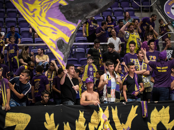 הקהל של חולון לא עשה חיים קלים לשמחון (מנהלת)