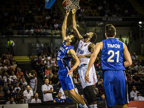 לוי (משמאל), קיבל קרדיט מקטש (באדיבות פיב"א, האתר הרשמי)