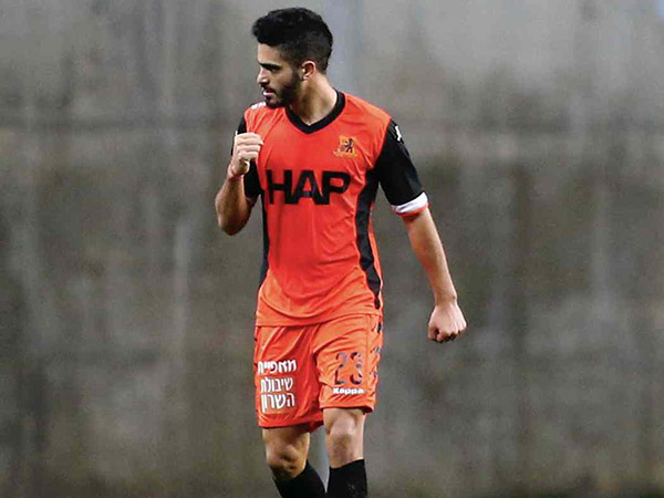 מאור קנדיל. בניגוד לזובאס, הוא עשוי לעבור לצהוב (צילום: אלן שיבר)