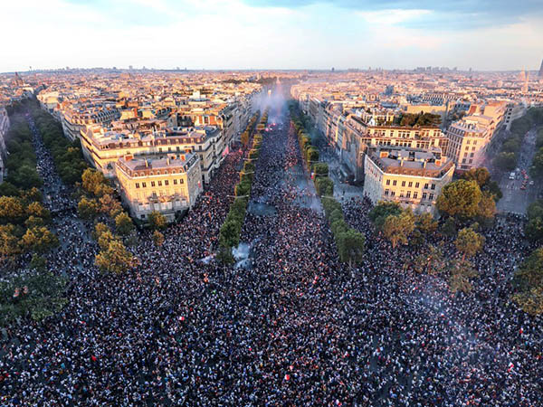 רבבות ברחובות (getty)