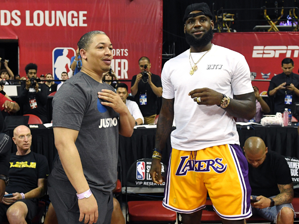 לייקרס תצמח יותר עם לברון? (GETTY)