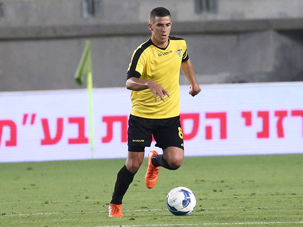 ורד. פעל למען התנאים של חבריו (אלן שיבר)