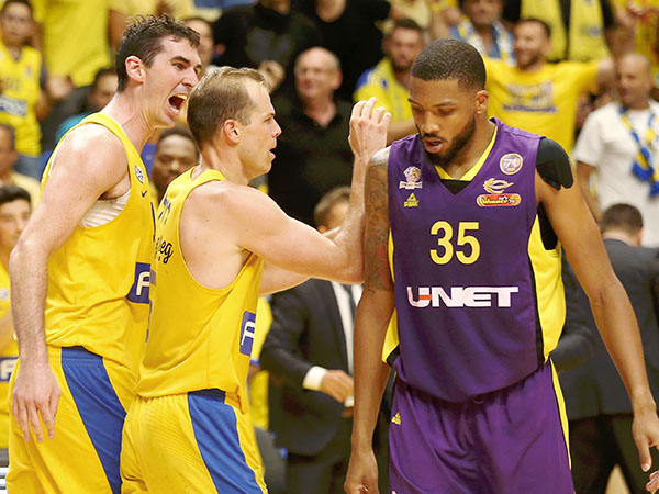 נתפס אחרי הגמר. תומאס (אלן שיבר)