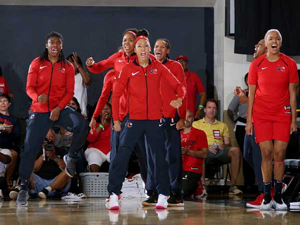 שחקניות וושינגטון מיסטיקס חוגגות העפלה ראשונה לגמר (getty)