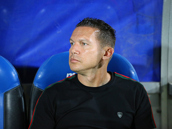 ברק בכר, מאבד אחיזה (לירון מולדובן)