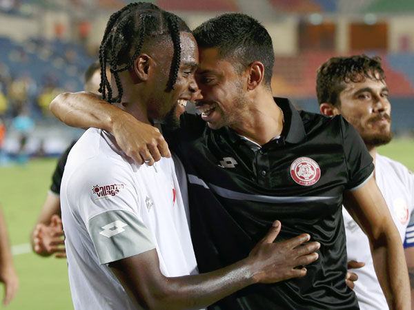 זוכה לחיבוק שהוא צריך בחדרה (אלן שיבר)