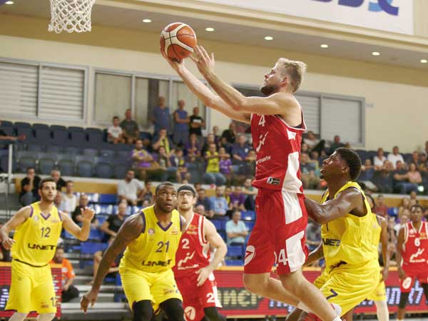 בראון, עוד משחק טוב שעזר לעולה החדשה (אלן שיבר)