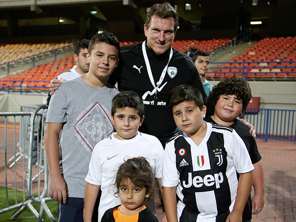 הרצוג ואוהדים. אווירה שמחה ברמת גן (אלן שיבר)