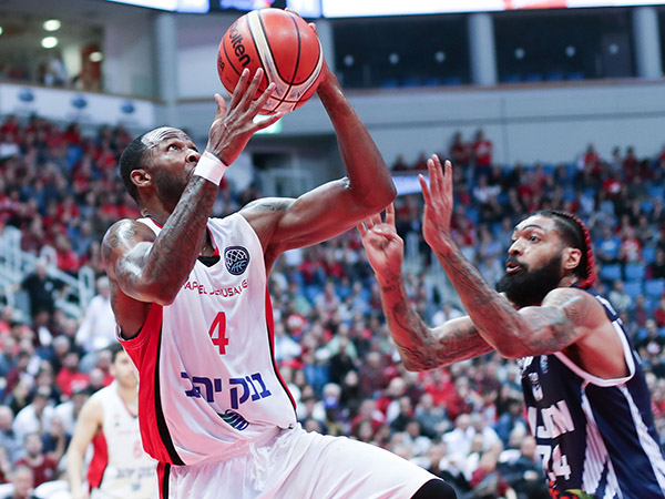 ג'ונסון, משחק יעיל במיוחד (דני מרון)