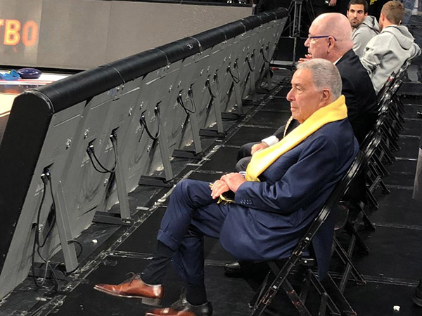 התייצבות מלאה של ההנהלה כדי לתמוך בספרופולוס. מזרחי בהיכל סינאן ארדם