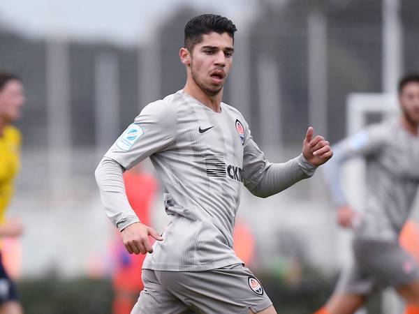 אין לו עדיין הופעה רשמית אחת, אבל בשחטאר מתלהבים מסולומון (הטוויטר של שחטאר)