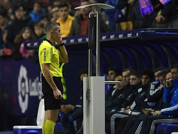 בפנדל הראשון הוא דווקא כן בדק (getty)