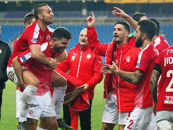 שמחה אדומה בנתניה (אלן שיבר)