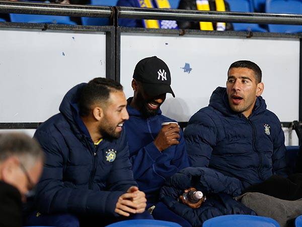 חיוכים על הספסל (דני מרון)