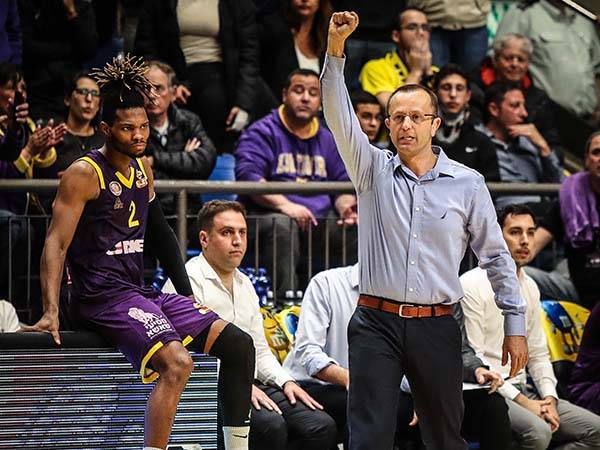 שמיר. לו"ז עמוס במיוחד (עודד קרני)