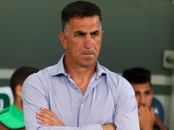 מרקו בלבול. יעקב שחר מגבה אותו (צילום: אלן שיבר)