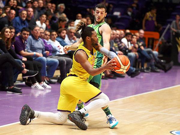 וולדן, שמר על חולון ברבע השני (אלן שיבר)