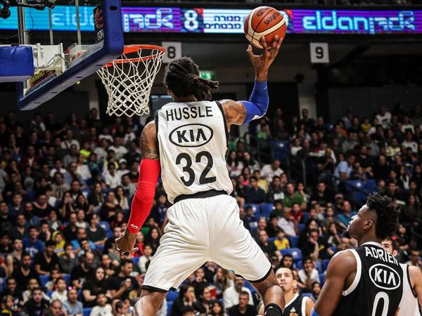 סטודמאייר. מהלך מעולם אחר (עודד קרני)