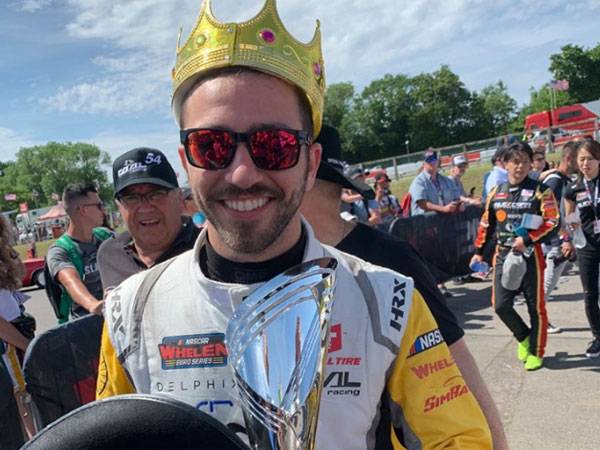 אלון דאי. עושה חייל בבריטניה (בועז קורפל)