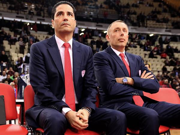 ספרופולוס לצד טומיץ' בתקופה באולימפיאקוס. "הם יודעים מה הם עושים" (Getty)