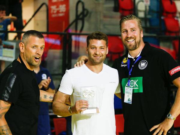 בפתיחת המשחק נערך טקס לחן פומרנץ (צילום: ניר קידר)