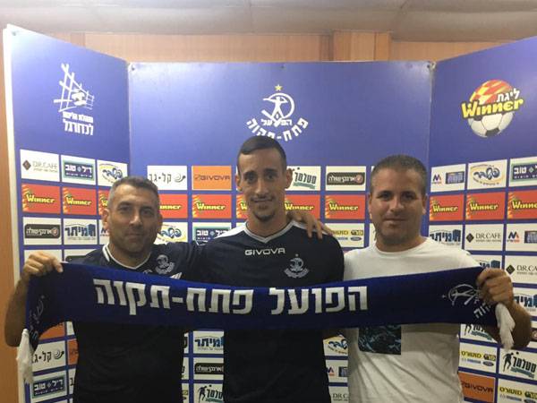 מצטרף לכחולה. בוארון