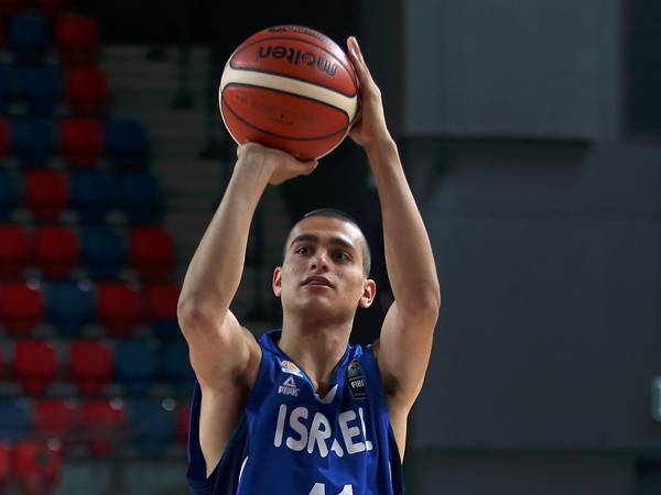 מדר, מכיר היטב את האולם המארח (אלן שיבר)