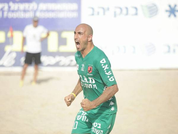 יטים חוגג לאחר שער לזכות כפר קאסם (STRAVO)