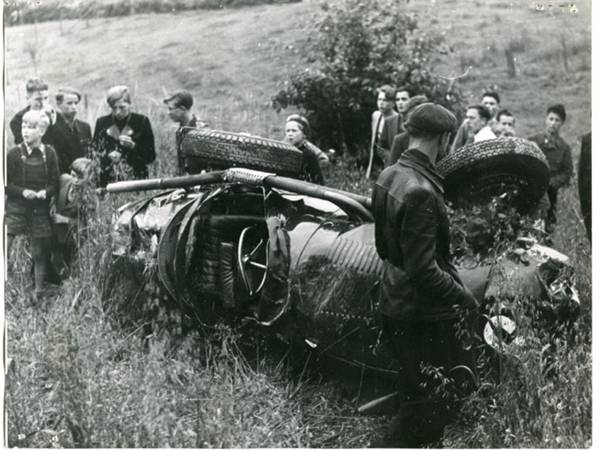 מכונית המזרטי המרוסקת של מרימון. אפס אמצעי בטיחות