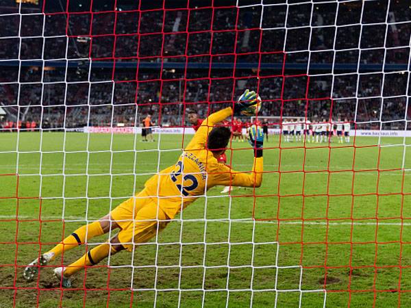 גזאניגה הודף את הפנדל של בואטנג (getty)