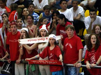 "צריכים לאהוד, ולא להביא כסף". אוהדי גלבוע גליל