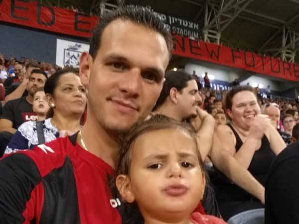 טל פריאל. מצפה לראות את אלמוג בוזגלו