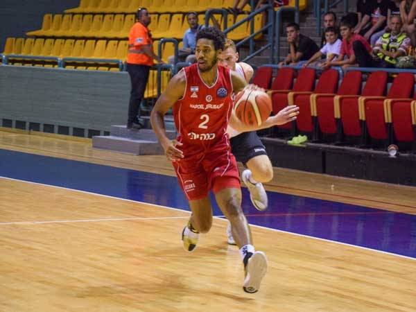 קאזינס, מתרגל לאווירה בישראל (הפועל ירושלים, האתר הרשמי)