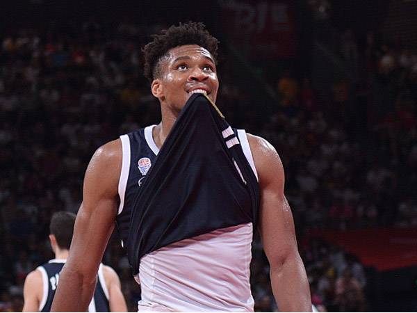 אנטטקומפו. התקשה מול ההגנה האמריקאית (Getty)