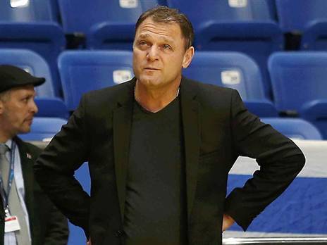 קיבל יד חופשית. דריקס (אלן שיבר)