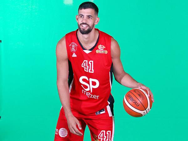 גינת גאה להיות הקפטן של הפועל ת"א (אלן שיבר)