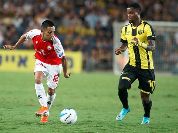 בעיית השפה מקשה עליו. מארין (אלן שיבר)