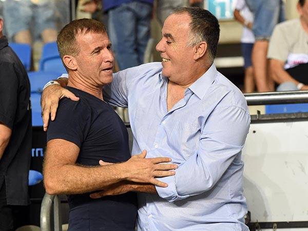 נותן גב למאמנים, סגל (ברני ארדוב)