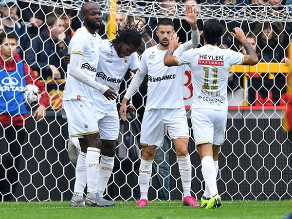 רפאלוב חוגג עם חבריו לקבוצה. השמחה לא נמשכה זמן רב (getty)