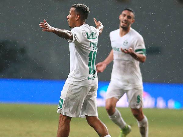 נשאר צנוע. שרי (אלן שיבר)