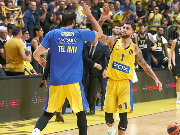 מכבי ת"א בעננים (אלן שיבר)