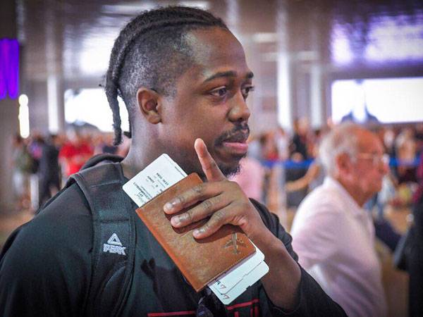 בראון וירושלים המריאו לצרפת