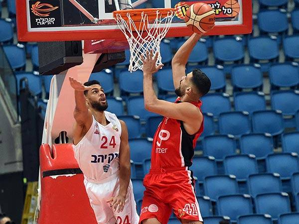 האורחת פתחה מאוד דומיננטי (צילום: ברני ארדוב)