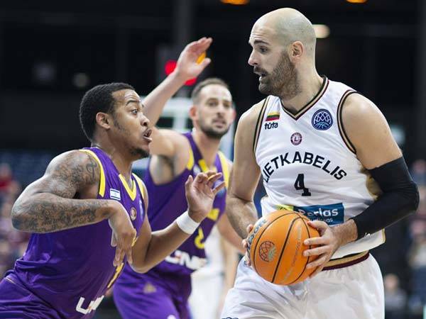 קאופין מול סאקיץ', הקלע המוביל של הליטאים (צילום" פיב"א)