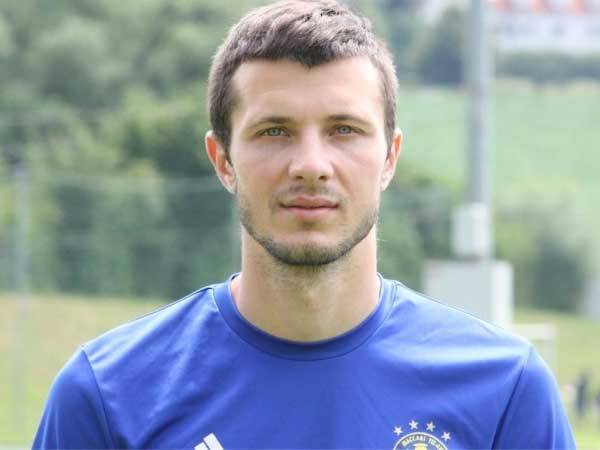 עדיף כמגן שמאלי? רוקאביצה (האתר הרשמי)