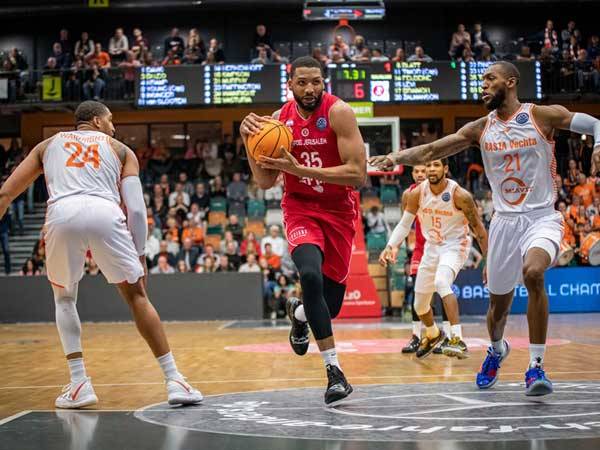 תומאס, רבע שני מצוין (FIBA)